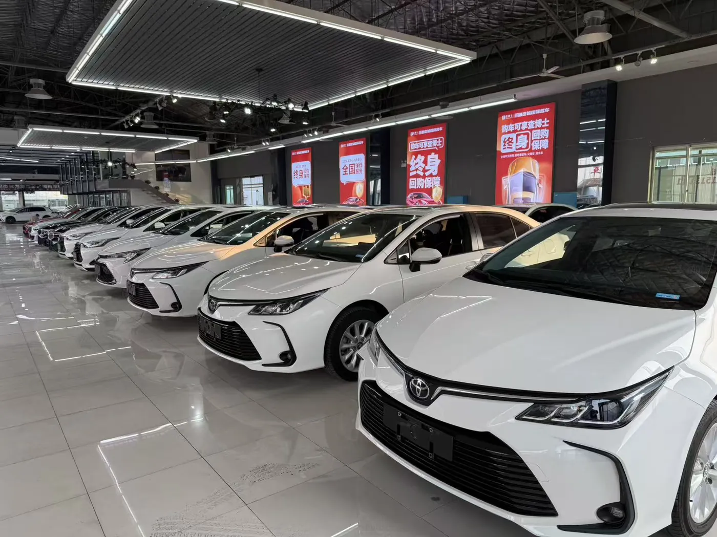 HJC AUTO showroom