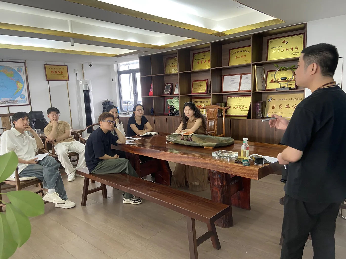 HJC AUTO workshop
